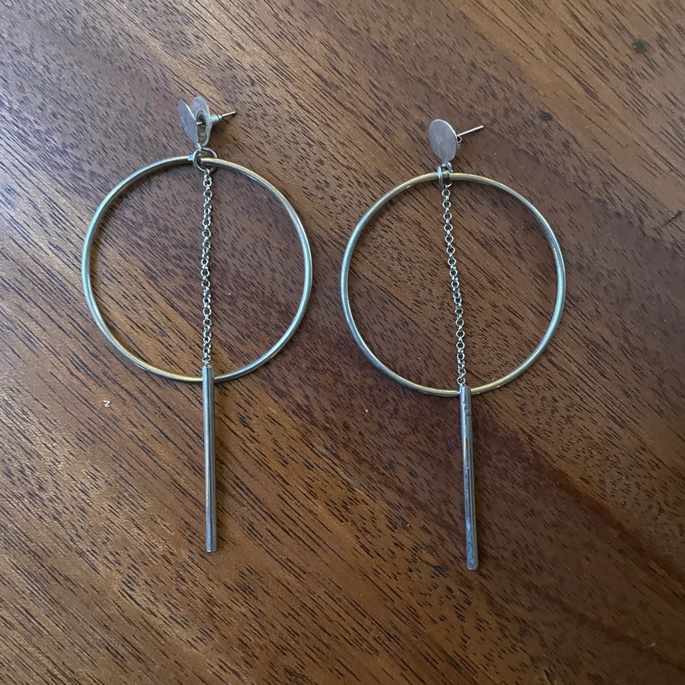 🔥 3 FOR $20 🔥 Silver hoop earrings with dangling chain and pendulum - Picture 1 of 5